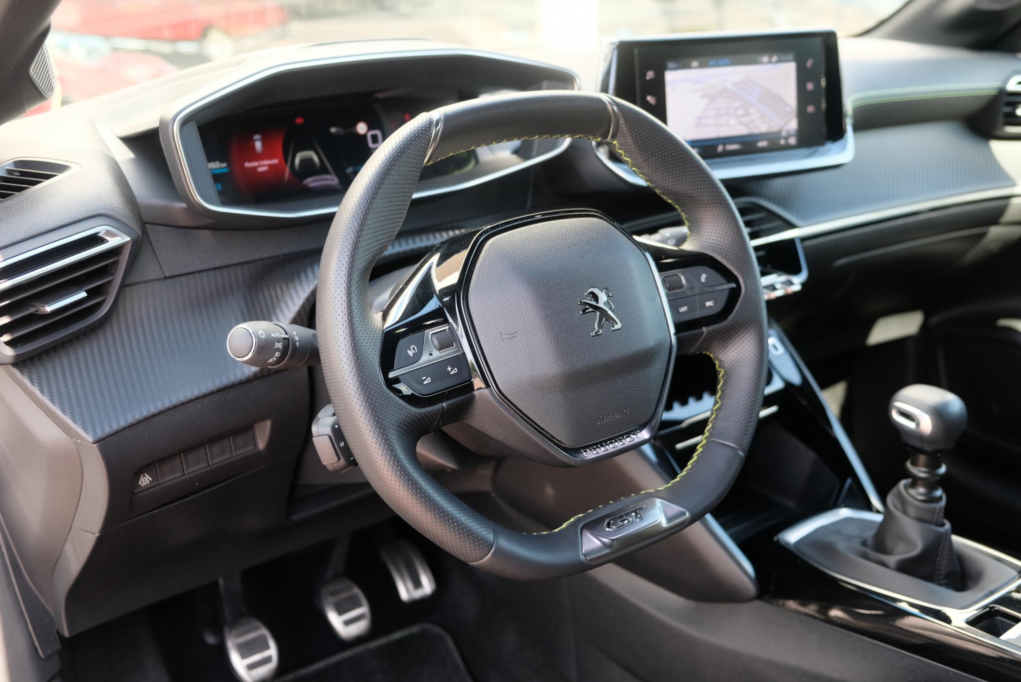 Peugeot 208 1.2 PureTech 100pk GT | Navi | Climate | Adaptive Cruise | Camera | Keyless | PDC afbeelding 14