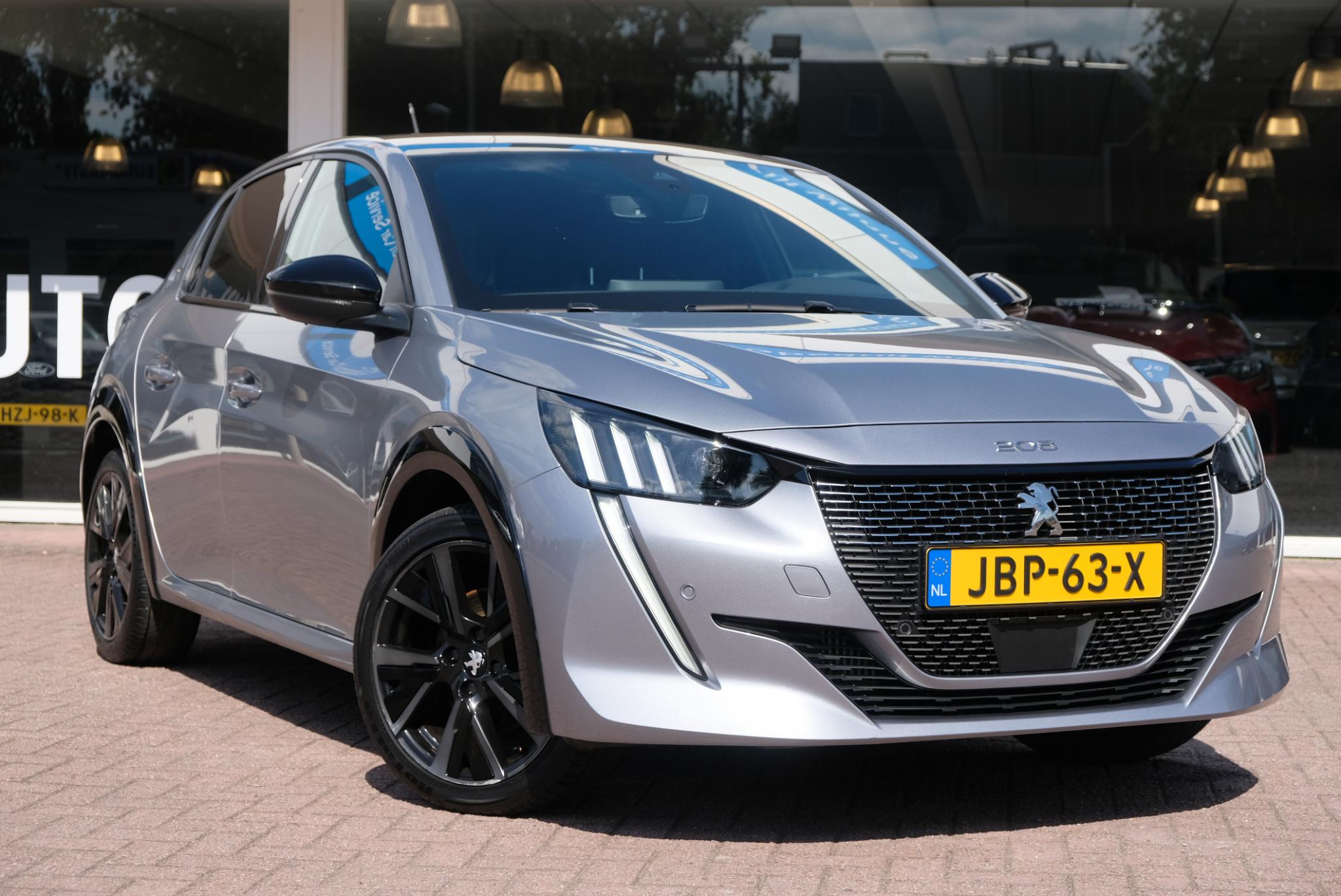 Peugeot 208 1.2 PureTech 100pk GT | Navi | Climate | Adaptive Cruise | Camera | Keyless | PDC afbeelding 22
