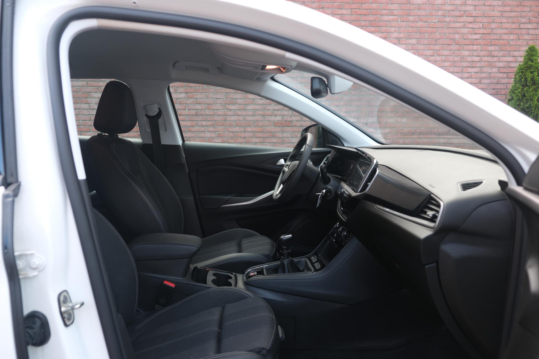 Opel Grandland 1.2 Turbo 130pk GS | Navi |  Climate | Cruise | Camera | Blind Spot | PDC | Winter Pakket afbeelding 3