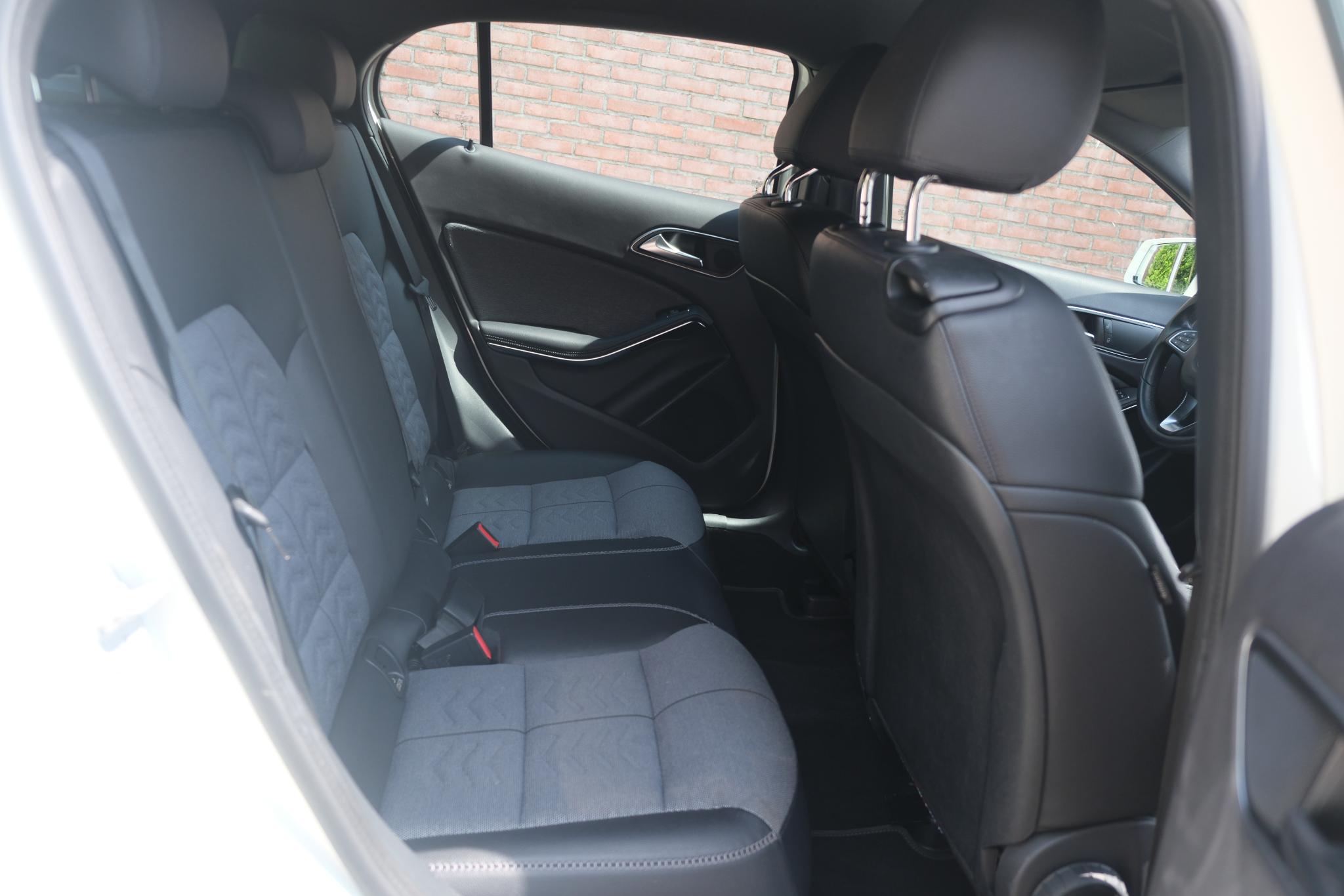 Mercedes-Benz GLA 180 122pk Business Solution | Navi | Climate | Cruise | Camera | 17" velgen afbeelding 5