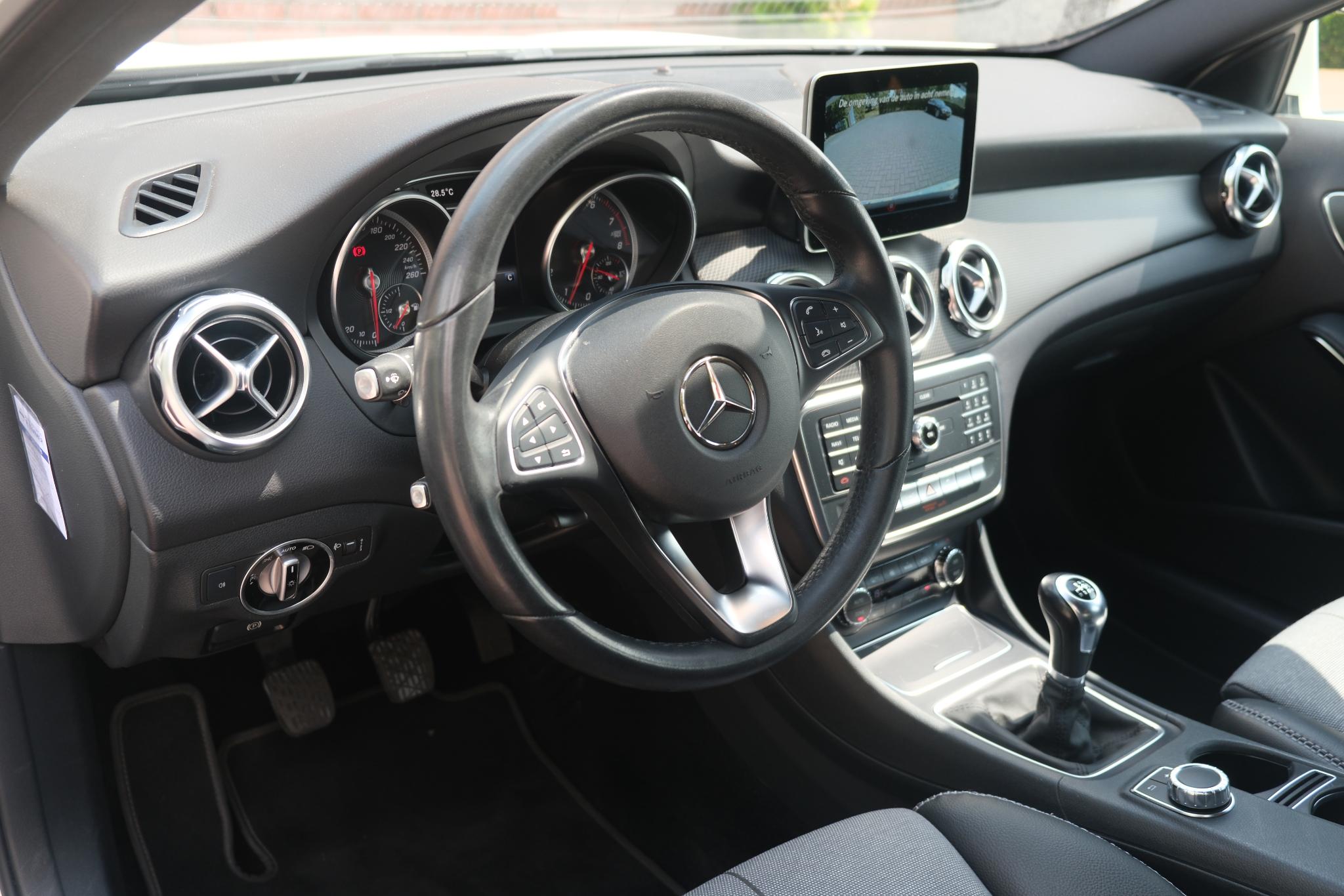 Mercedes-Benz GLA 180 122pk Business Solution | Navi | Climate | Cruise | Camera | 17" velgen afbeelding 6