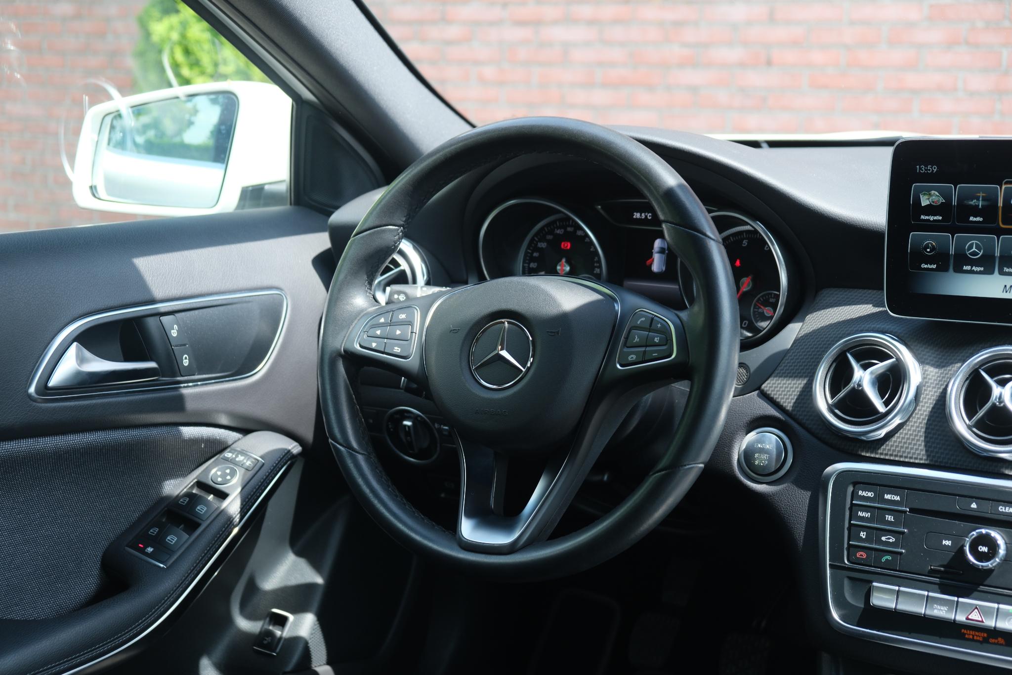 Mercedes-Benz GLA 180 122pk Business Solution | Navi | Climate | Cruise | Camera | 17" velgen afbeelding 8