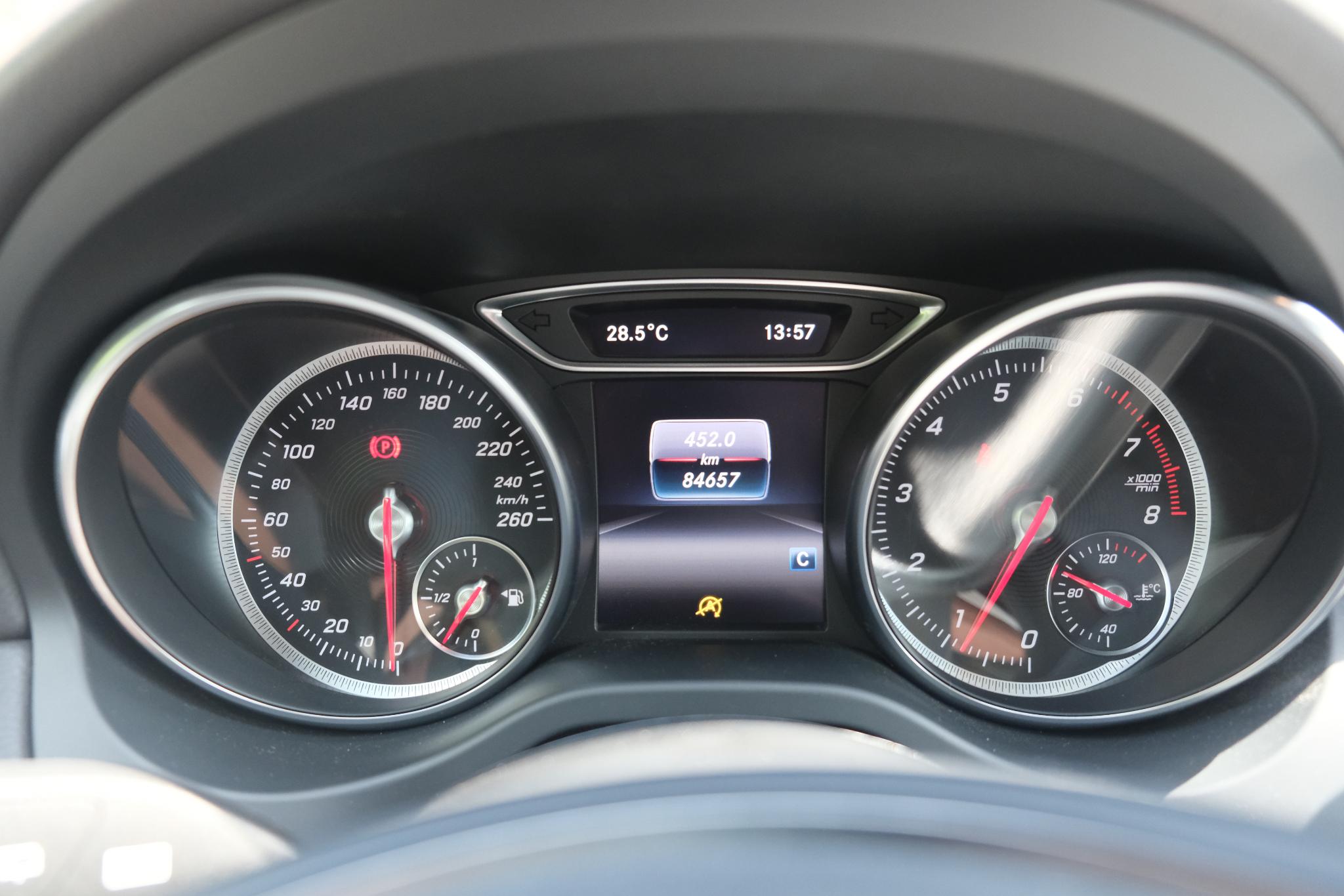 Mercedes-Benz GLA 180 122pk Business Solution | Navi | Climate | Cruise | Camera | 17" velgen afbeelding 9