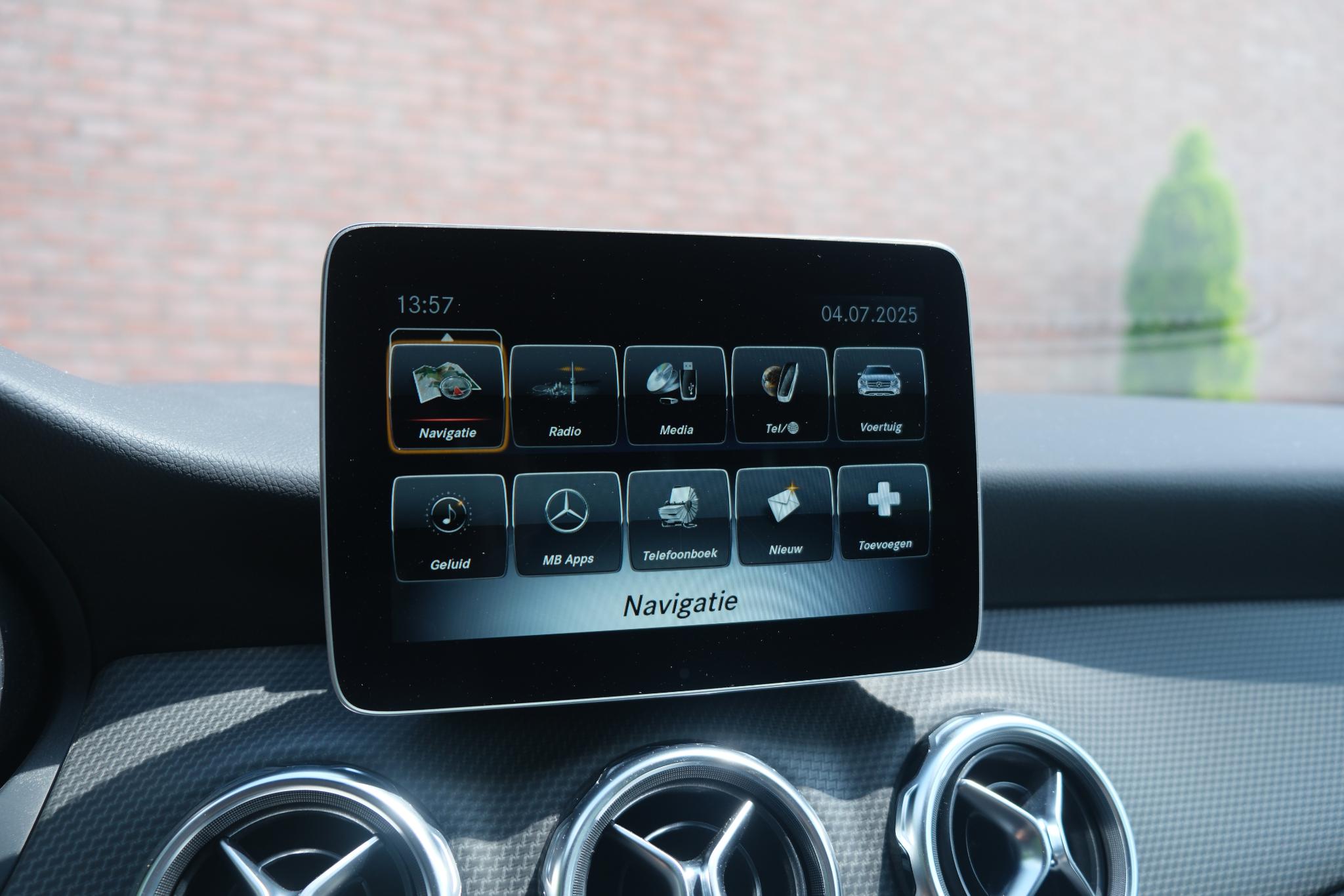 Mercedes-Benz GLA 180 122pk Business Solution | Navi | Climate | Cruise | Camera | 17" velgen afbeelding 11