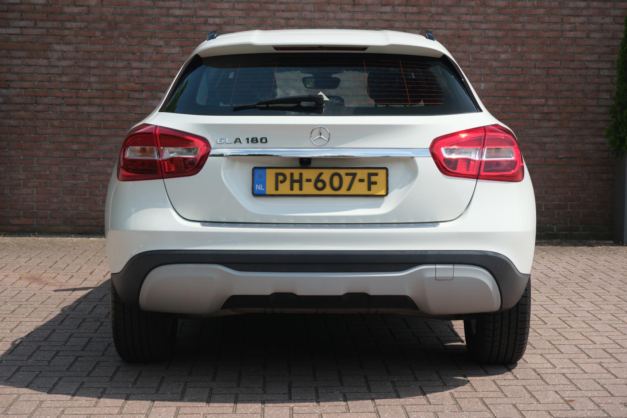 Mercedes-Benz GLA 180 122pk Business Solution | Navi | Climate | Cruise | Camera | 17" velgen afbeelding 22