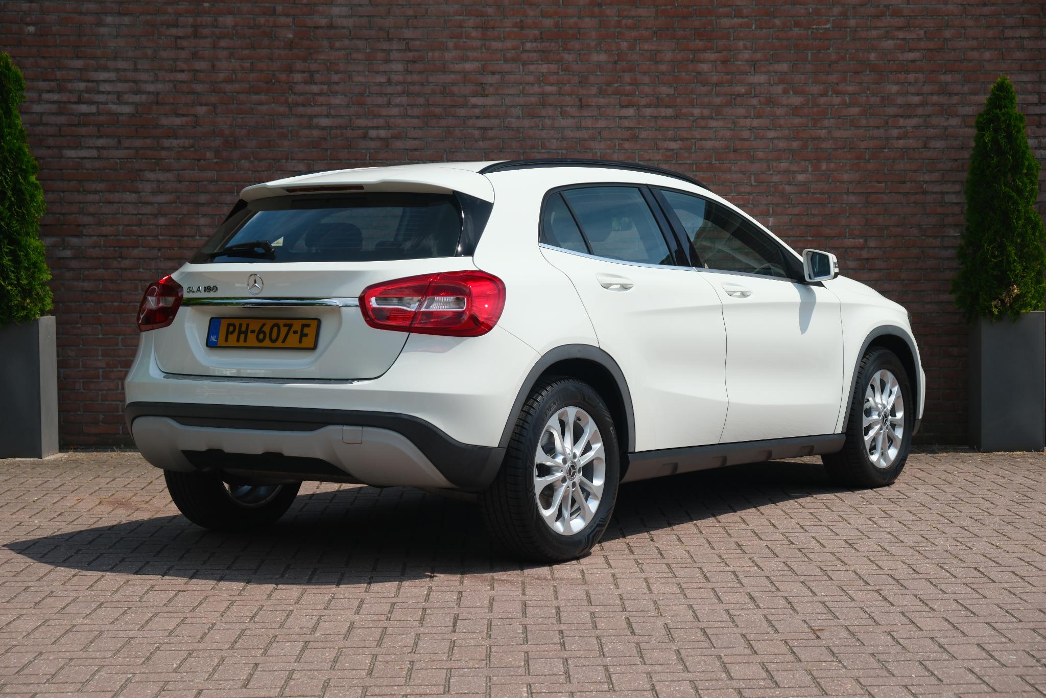 Mercedes-Benz GLA 180 122pk Business Solution | Navi | Climate | Cruise | Camera | 17" velgen afbeelding 27