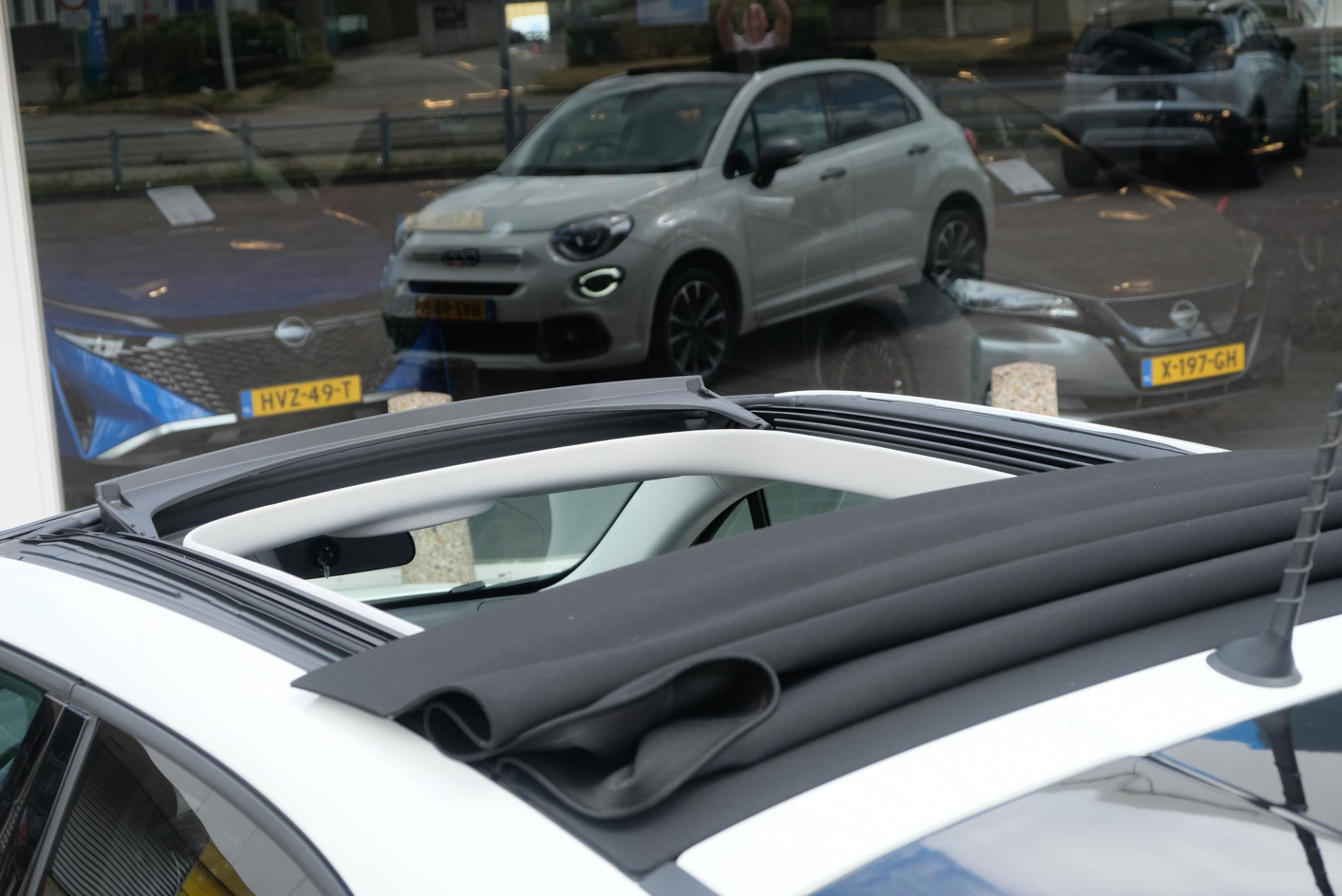 Fiat 500X 1.5 Hybrid 130pk DCT7 Sport Cabrio | Navi | App Connect | Climate | Camera | Blind Spot | PDC | Elektrisch Vouwdak afbeelding 4