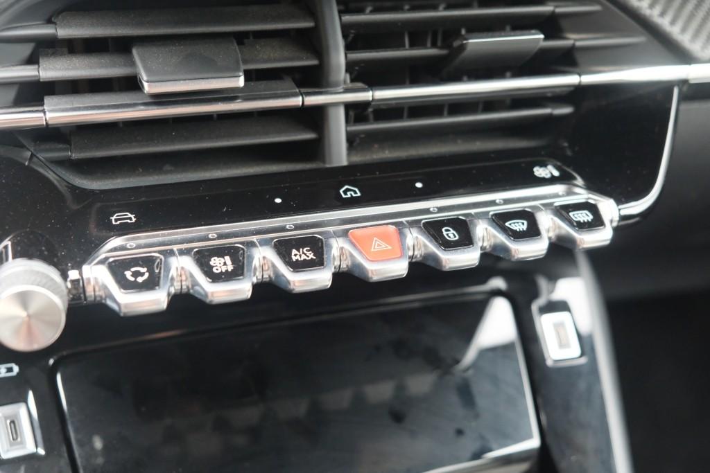 Peugeot 2008 1.2 PureTech 130pk Allure | App Connect | Climate | Cruise | Stoelverwarming | PDC afbeelding 16