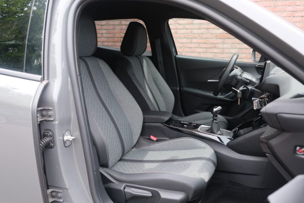 Peugeot 2008 1.2 PureTech 130pk Allure | App Connect | Climate | Cruise | Stoelverwarming | PDC afbeelding 23