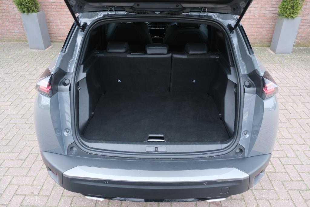 Peugeot 2008 1.2 PureTech 130pk EAT8 GT Pack | Navi | App Connect | Adaptive Cruise | Keyless | Alcantara | Camera | PDC afbeelding 33