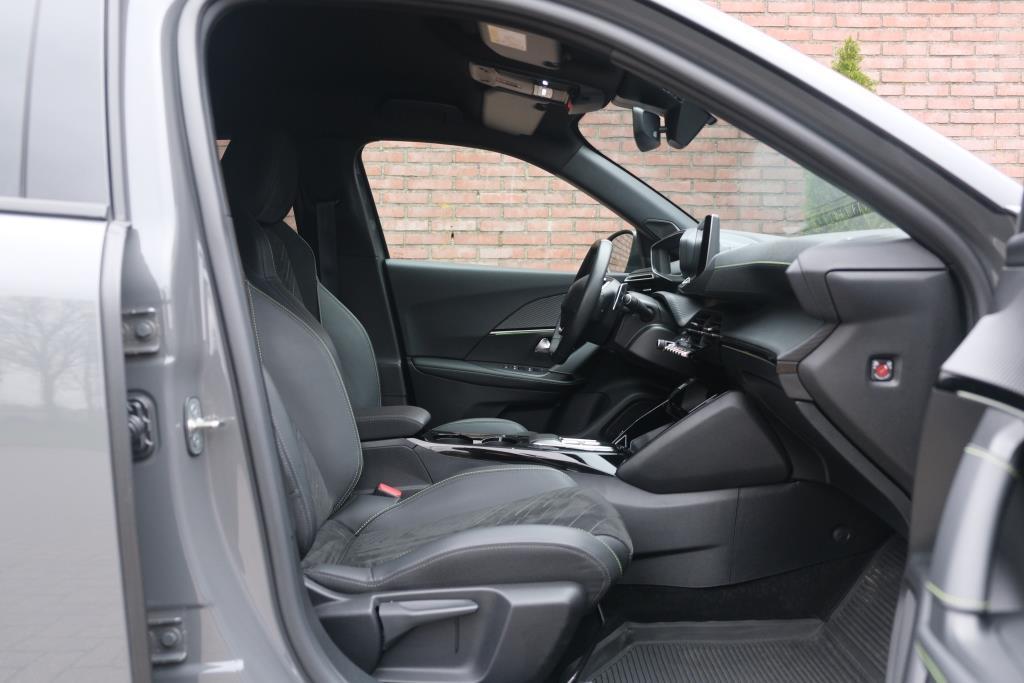 Peugeot 2008 1.2 PureTech 130pk EAT8 GT Pack | Navi | App Connect | Adaptive Cruise | Keyless | Alcantara | Camera | PDC afbeelding 4