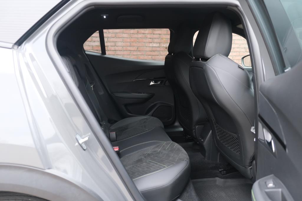 Peugeot 2008 1.2 PureTech 130pk EAT8 GT Pack | Navi | App Connect | Adaptive Cruise | Keyless | Alcantara | Camera | PDC afbeelding 7