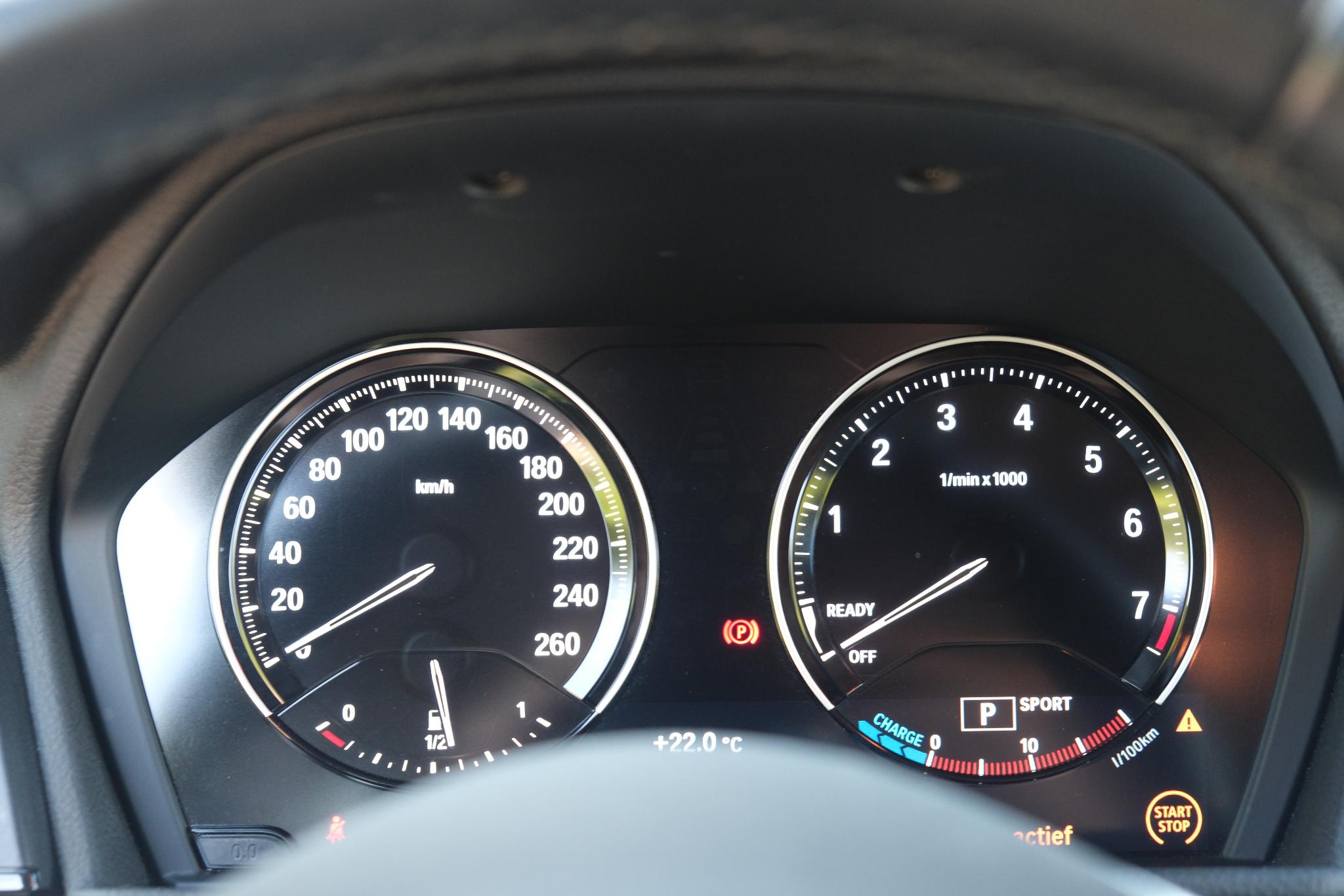 BMW 2 Serie 225xe iPerformance Active Tourer Executive | Navi | Climate | Cruise | Elektrisch Achterklep | Camera | PDC afbeelding 11