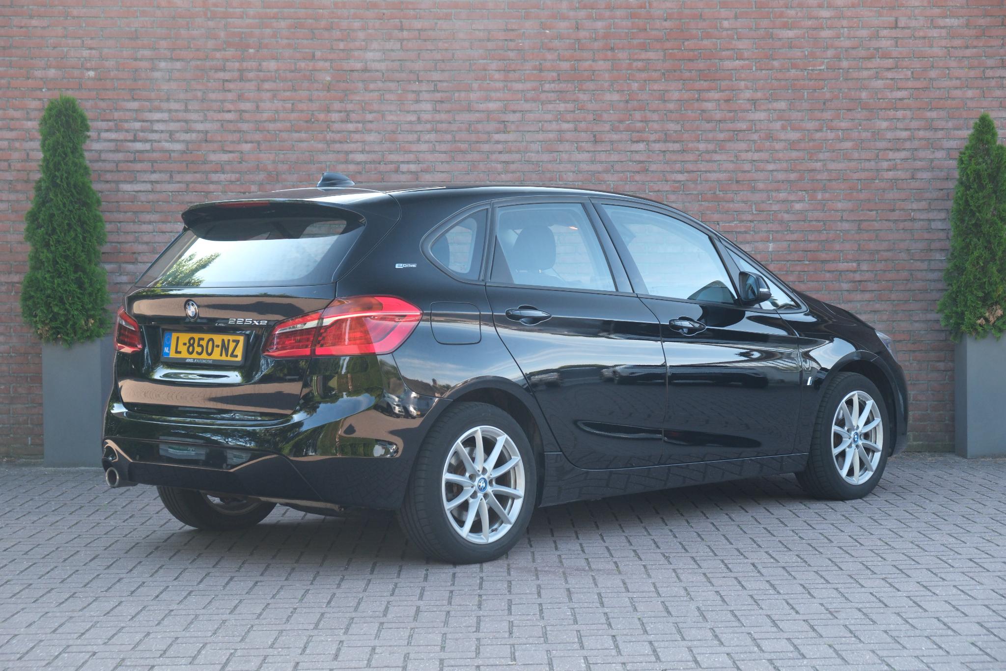 BMW 2 Serie 225xe iPerformance Active Tourer Executive | Navi | Climate | Cruise | Elektrisch Achterklep | Camera | PDC afbeelding 31