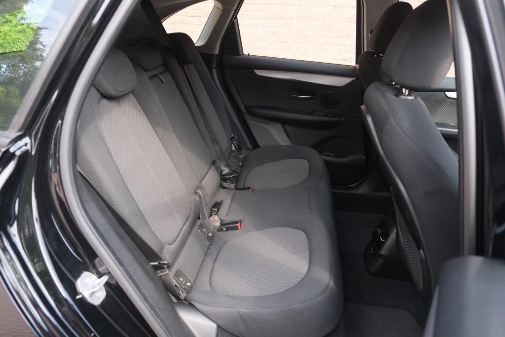 BMW 2 Serie 225xe iPerformance Active Tourer Executive | Navi | Climate | Cruise | Elektrisch Achterklep | Camera | PDC afbeelding 3