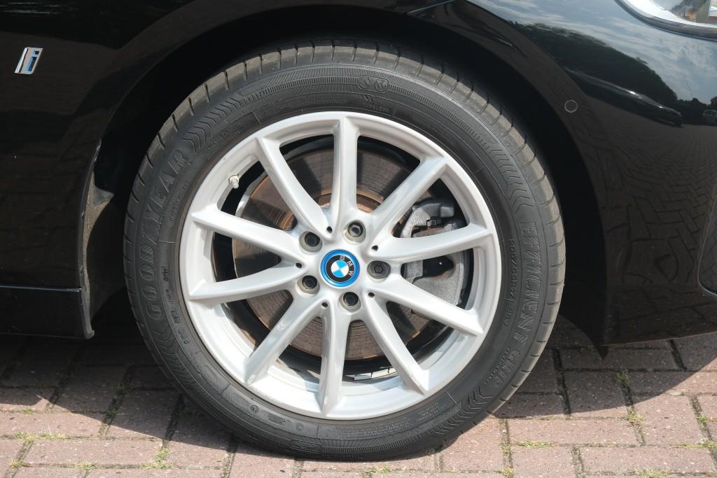 BMW 2 Serie 225xe iPerformance Active Tourer Executive | Navi | Climate | Cruise | Elektrisch Achterklep | Camera | PDC afbeelding 28