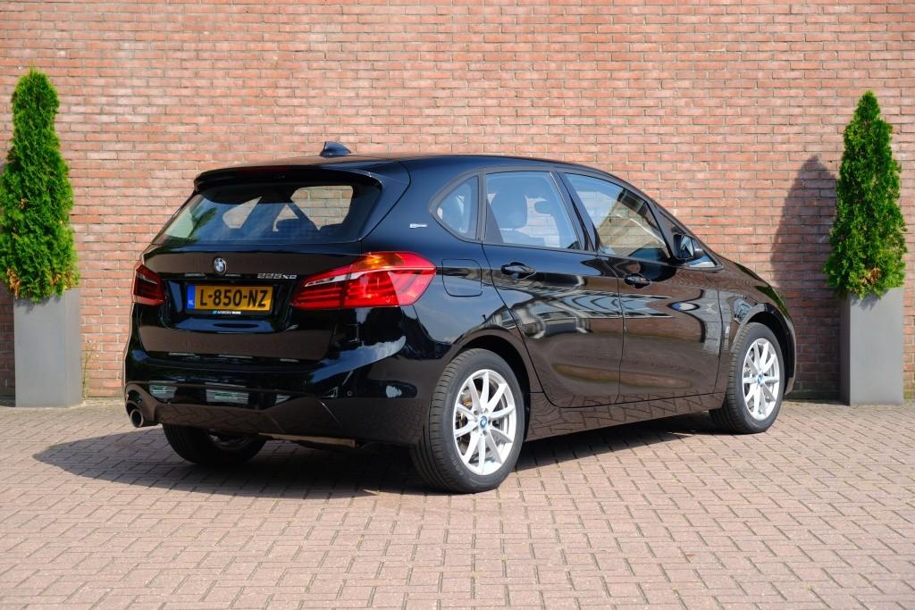BMW 2 Serie 225xe iPerformance Active Tourer Executive | Navi | Climate | Cruise | Elektrisch Achterklep | Camera | PDC afbeelding 30