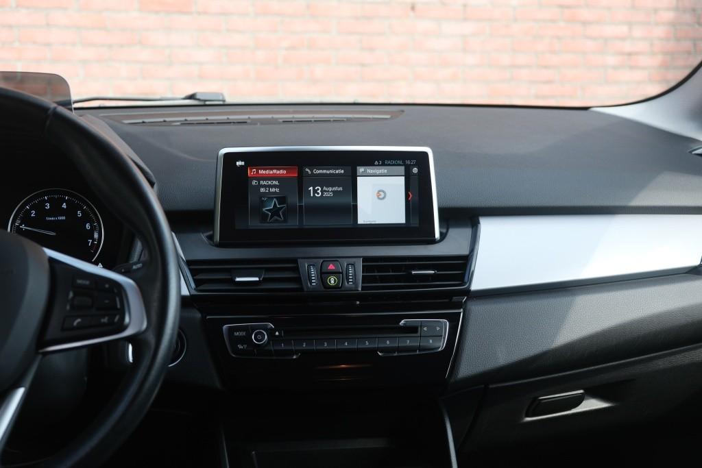 BMW 2 Serie 225xe iPerformance Active Tourer Executive | Navi | Climate | Cruise | Elektrisch Achterklep | Camera | PDC afbeelding 16