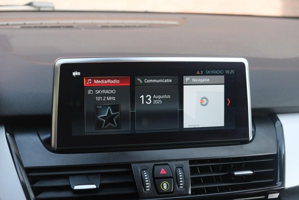 BMW 2 Serie 225xe iPerformance Active Tourer Executive | Navi | Climate | Cruise | Elektrisch Achterklep | Camera | PDC afbeelding 17