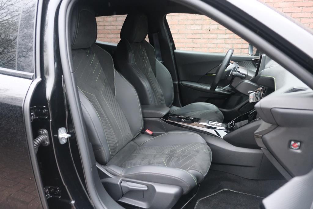 Peugeot 2008 1.2 PureTech 130pk EAT8 GT Pack | Navi | App Connect | Adaptive Cruise | Keyless | Alcantara | Camera | PDC afbeelding 9