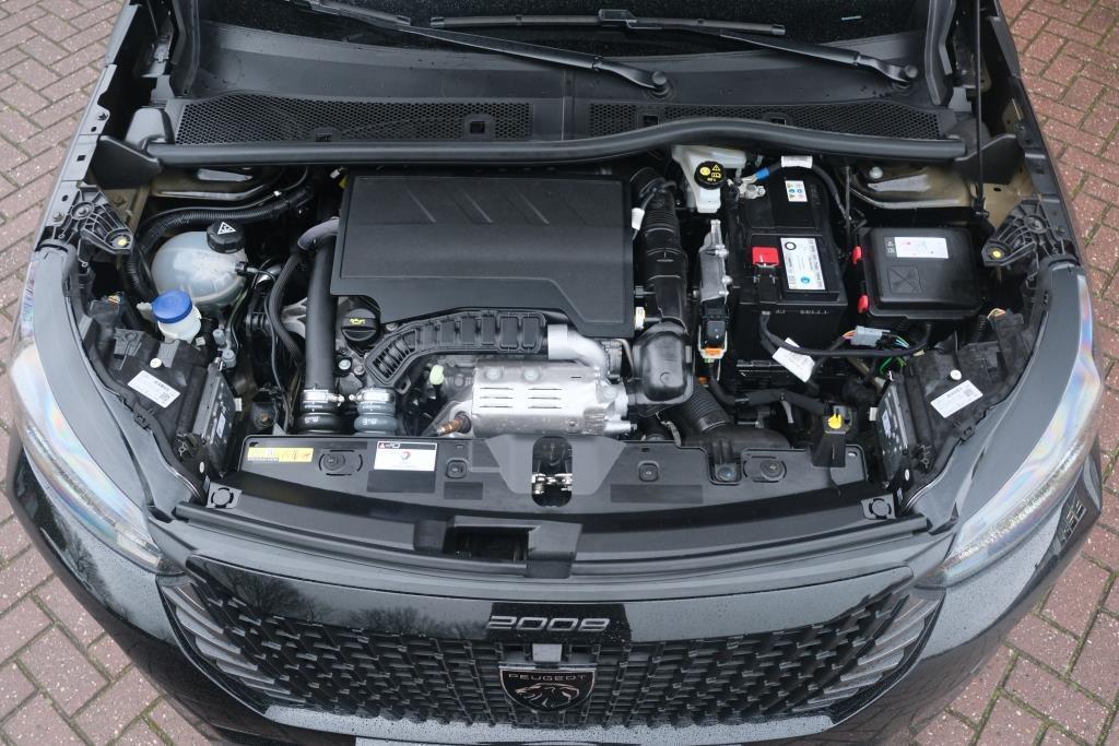 Peugeot 2008 1.2 PureTech 130pk EAT8 GT Pack | Navi | App Connect | Adaptive Cruise | Keyless | Alcantara | Camera | PDC afbeelding 2