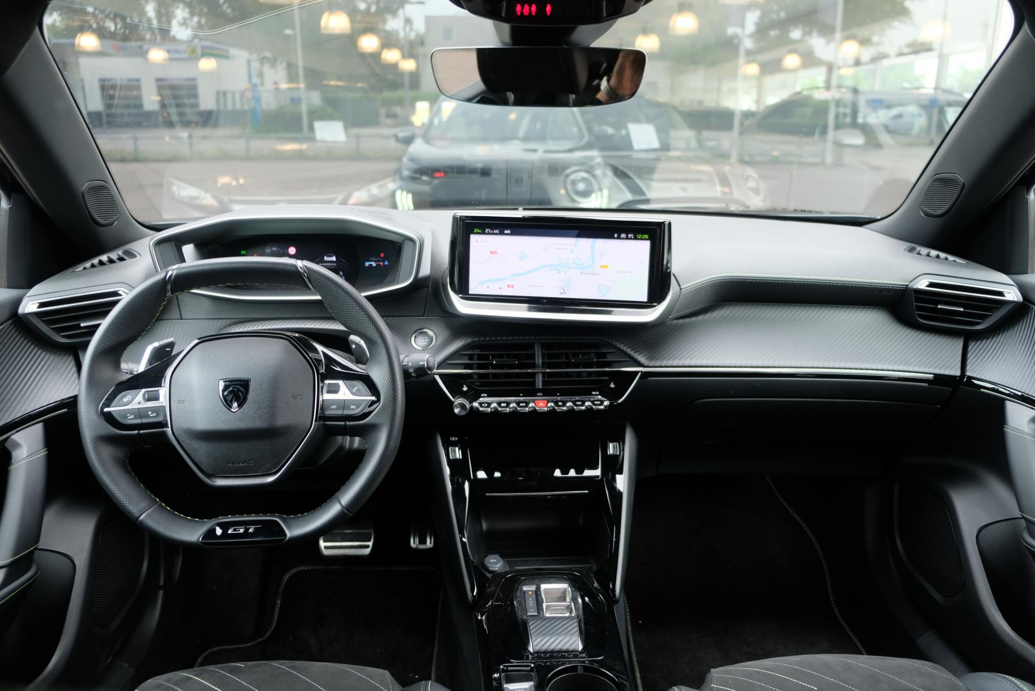 Peugeot 2008 1.2 PureTech 130pk EAT8 GT Pack | Navi | App Connect | Adaptive Cruise | Keyless | Alcantara | Camera | PDC afbeelding 3