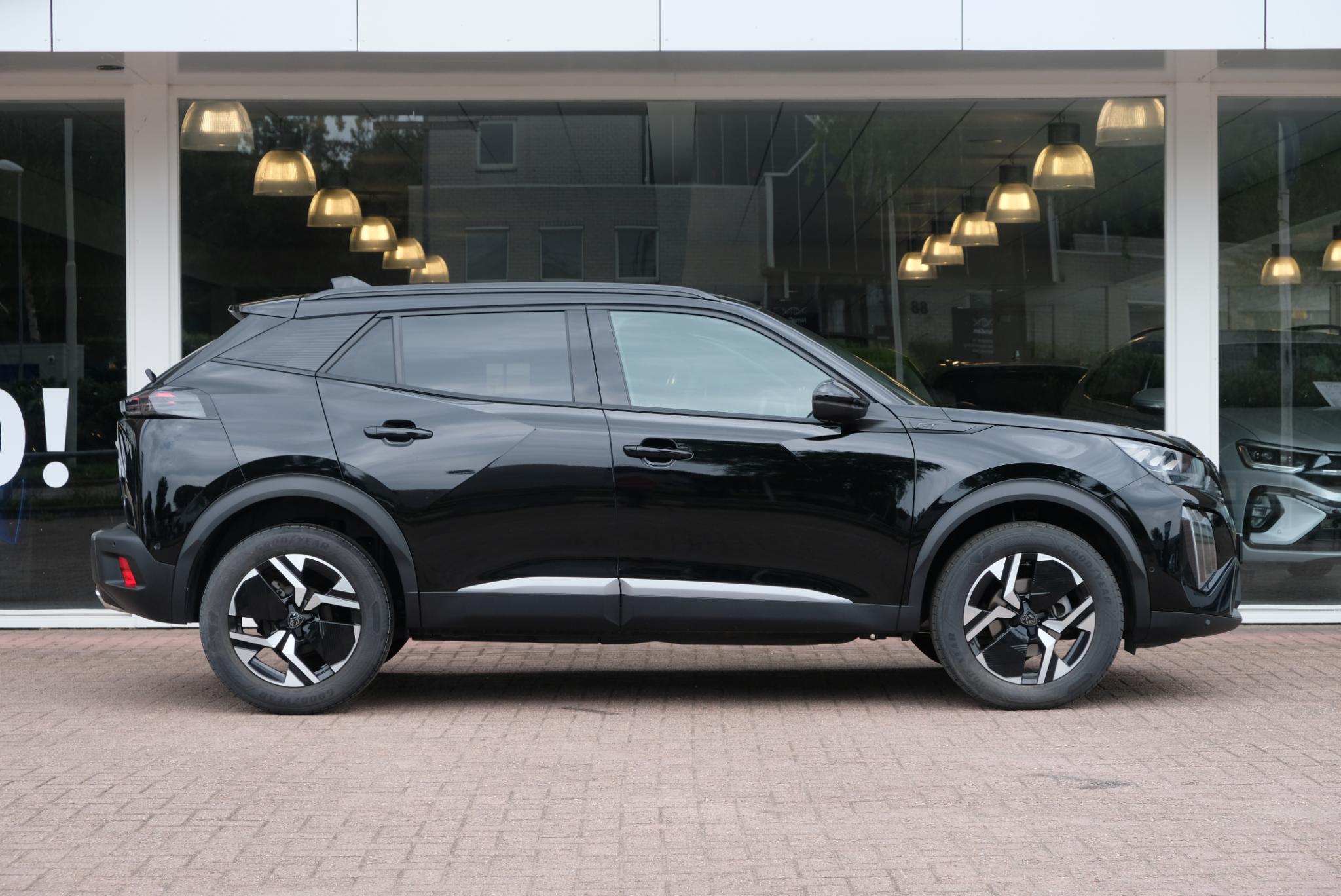 Peugeot 2008 1.2 PureTech 130pk EAT8 GT Pack | Navi | App Connect | Adaptive Cruise | Keyless | Alcantara | Camera | PDC afbeelding 5