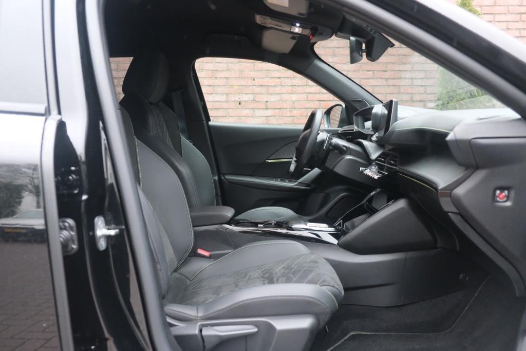 Peugeot 2008 1.2 PureTech 130pk EAT8 GT Pack | Navi | App Connect | Adaptive Cruise | Keyless | Alcantara | Camera | PDC afbeelding 11