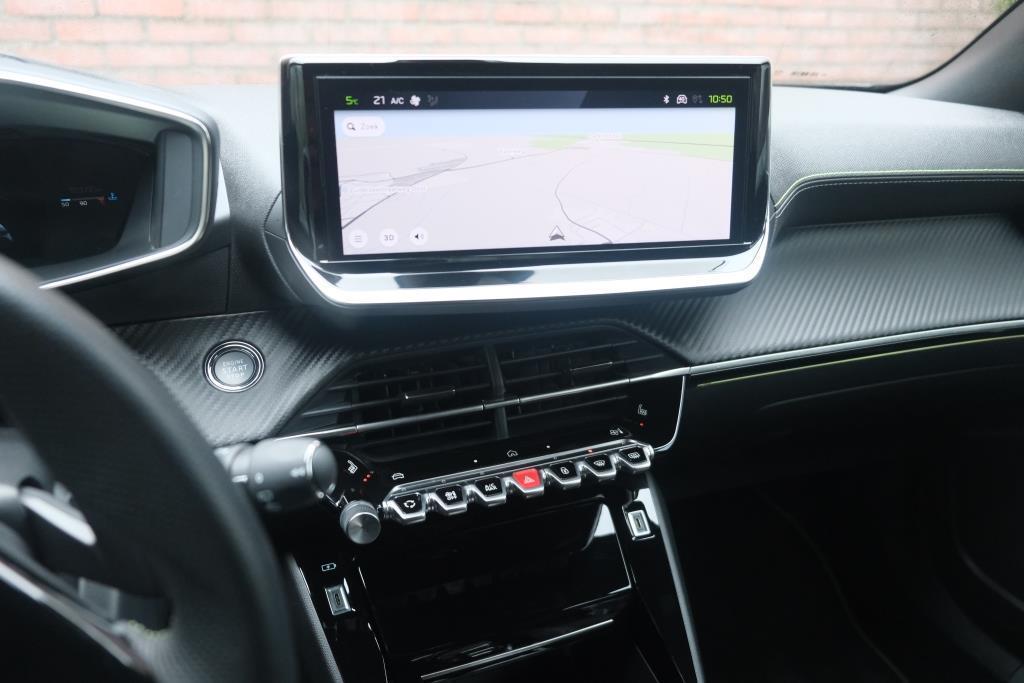 Peugeot 2008 1.2 PureTech 130pk EAT8 GT Pack | Navi | App Connect | Adaptive Cruise | Keyless | Alcantara | Camera | PDC afbeelding 14