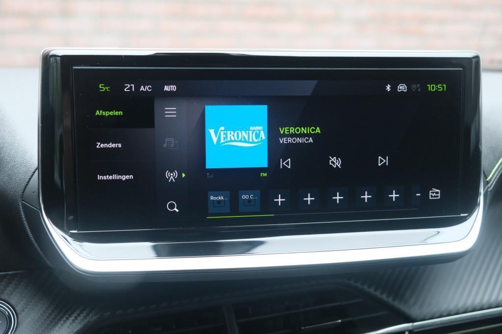 Peugeot 2008 1.2 PureTech 130pk EAT8 GT Pack | Navi | App Connect | Adaptive Cruise | Keyless | Alcantara | Camera | PDC afbeelding 16