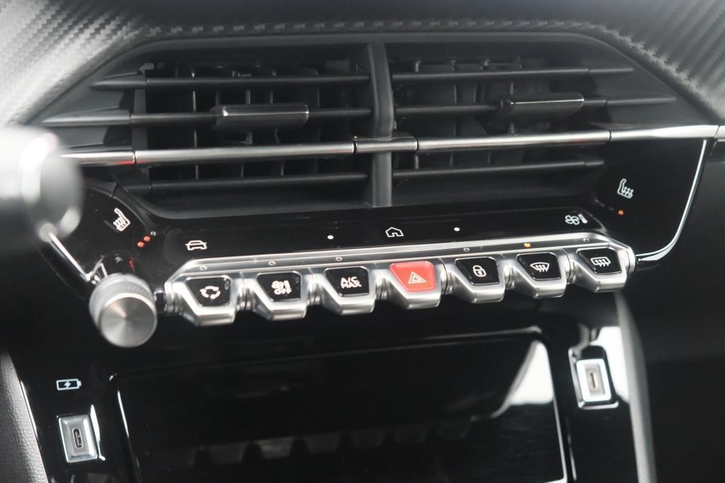 Peugeot 2008 1.2 PureTech 130pk EAT8 GT Pack | Navi | App Connect | Adaptive Cruise | Keyless | Alcantara | Camera | PDC afbeelding 20