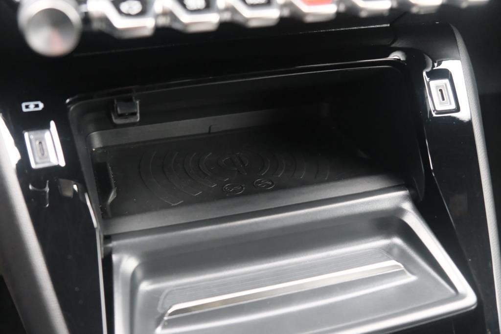 Peugeot 2008 1.2 PureTech 130pk EAT8 GT Pack | Navi | App Connect | Adaptive Cruise | Keyless | Alcantara | Camera | PDC afbeelding 22