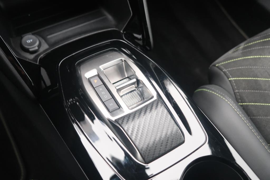 Peugeot 2008 1.2 PureTech 130pk EAT8 GT Pack | Navi | App Connect | Adaptive Cruise | Keyless | Alcantara | Camera | PDC afbeelding 23