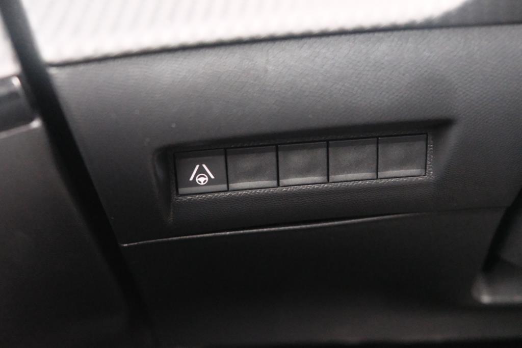 Peugeot 2008 1.2 PureTech 130pk EAT8 GT Pack | Navi | App Connect | Adaptive Cruise | Keyless | Alcantara | Camera | PDC afbeelding 26