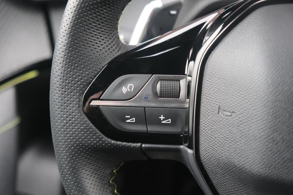 Peugeot 2008 1.2 PureTech 130pk EAT8 GT Pack | Navi | App Connect | Adaptive Cruise | Keyless | Alcantara | Camera | PDC afbeelding 28