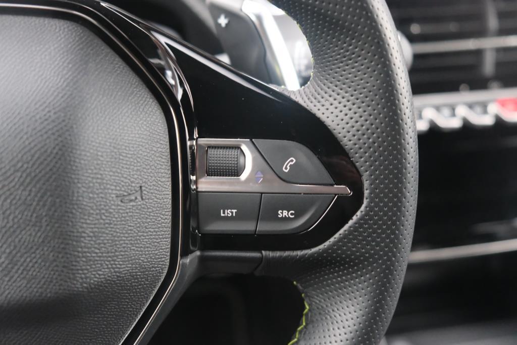 Peugeot 2008 1.2 PureTech 130pk EAT8 GT Pack | Navi | App Connect | Adaptive Cruise | Keyless | Alcantara | Camera | PDC afbeelding 29