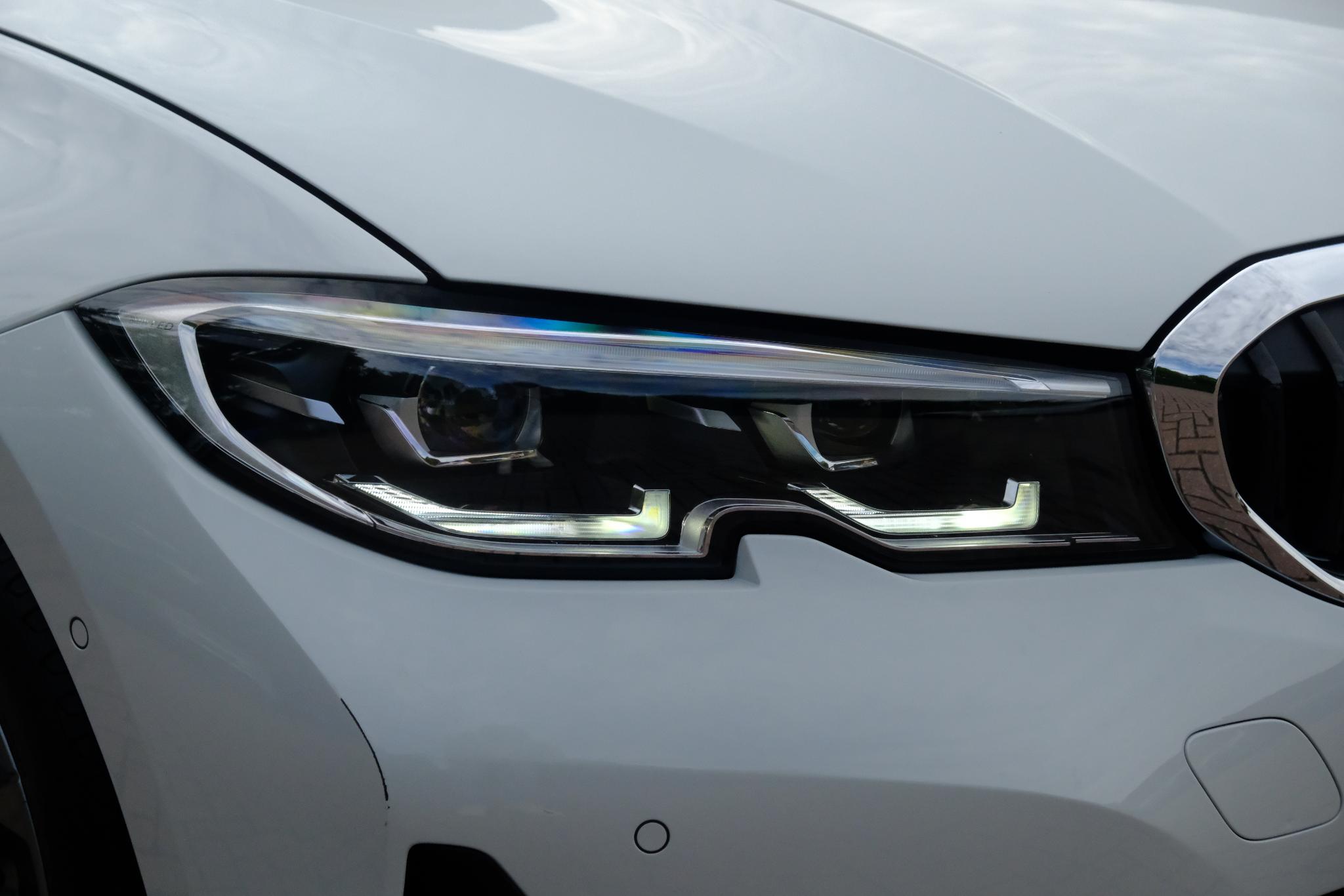 BMW 3-serie 330e eDrive Edition | Navi | App Connect | Climate | Cruise | Camera | Leder | PDC afbeelding 2