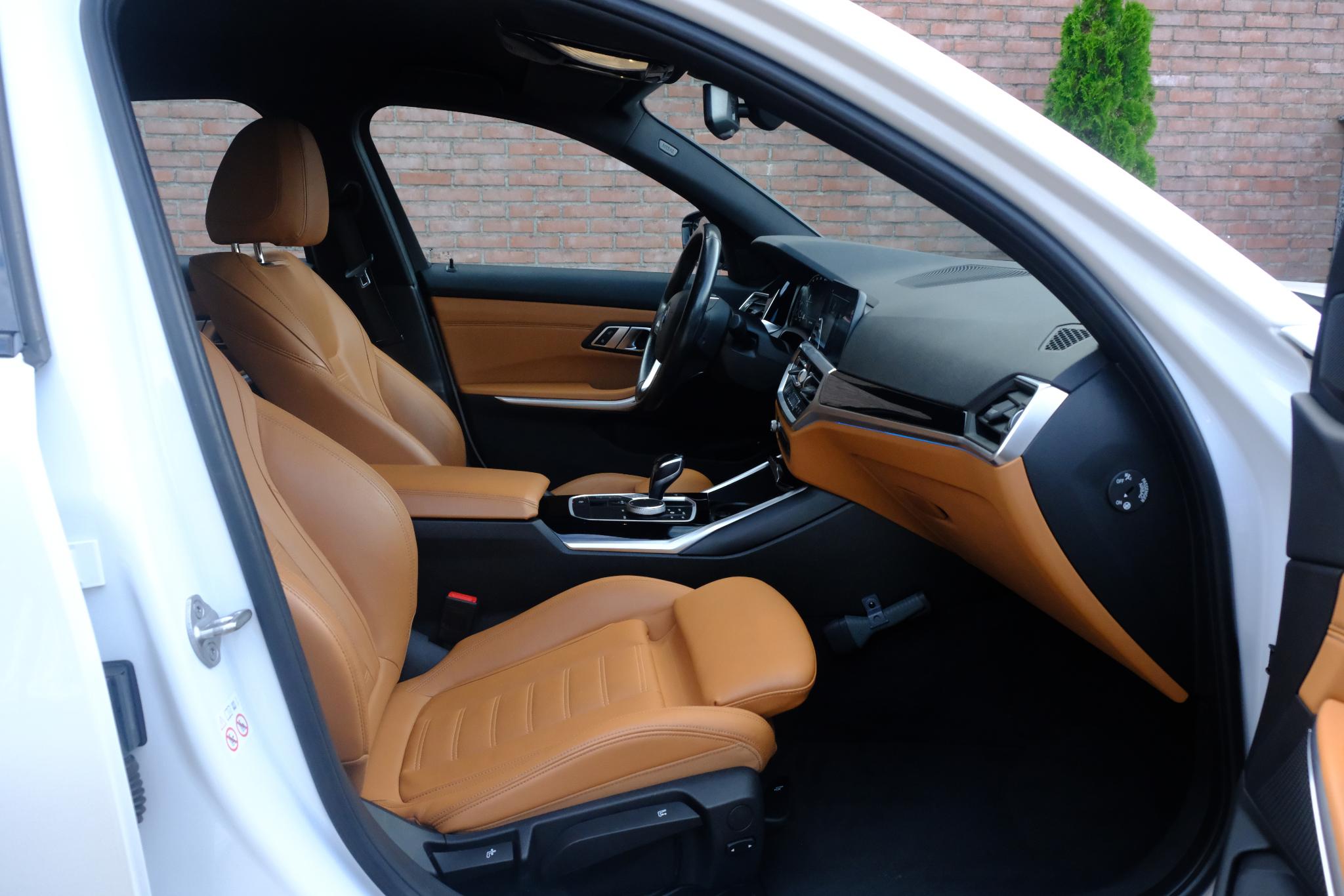 BMW 3-serie 330e eDrive Edition | Navi | App Connect | Climate | Cruise | Camera | Leder | PDC afbeelding 4