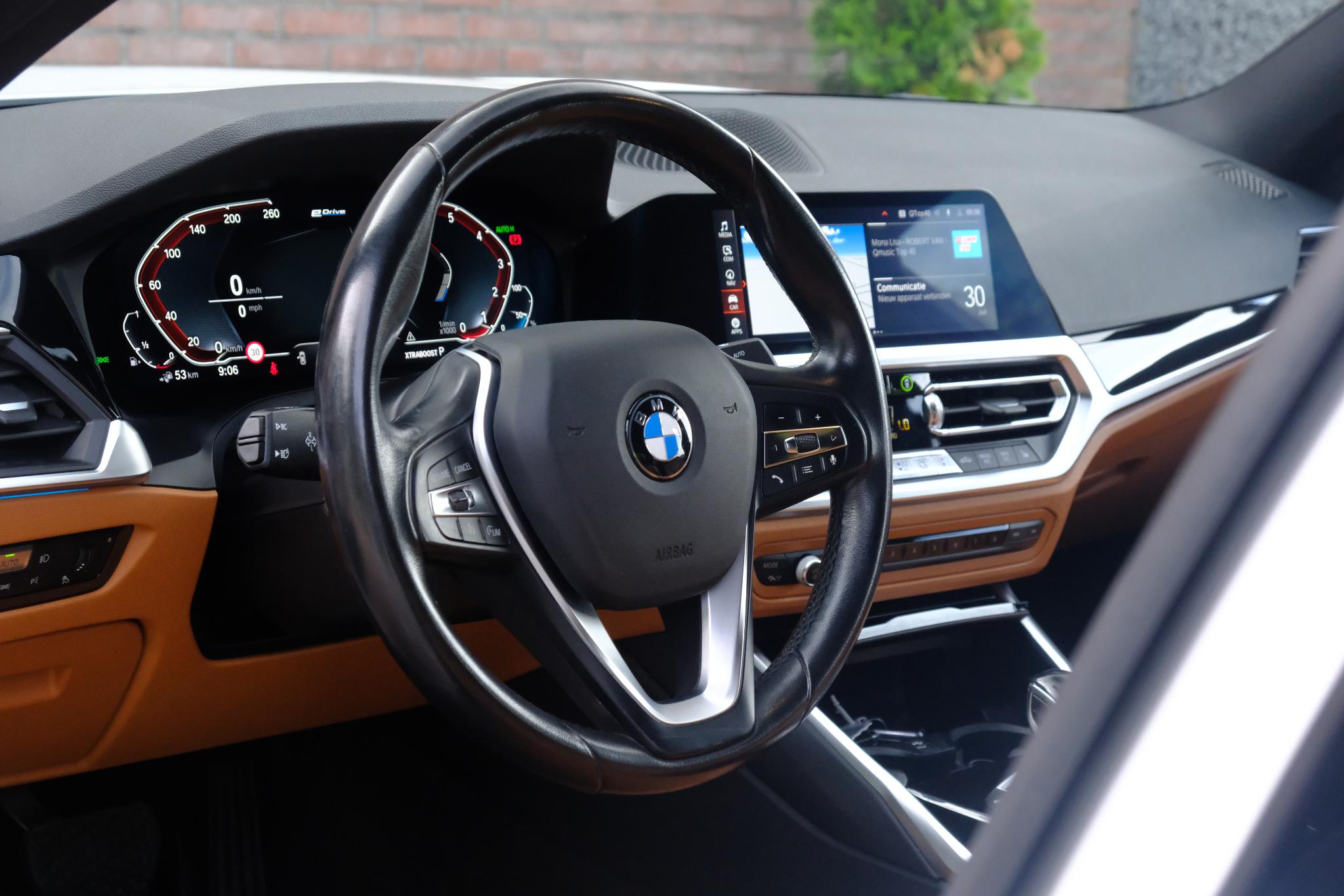 BMW 3-serie 330e eDrive Edition | Navi | App Connect | Climate | Cruise | Camera | Leder | PDC afbeelding 8