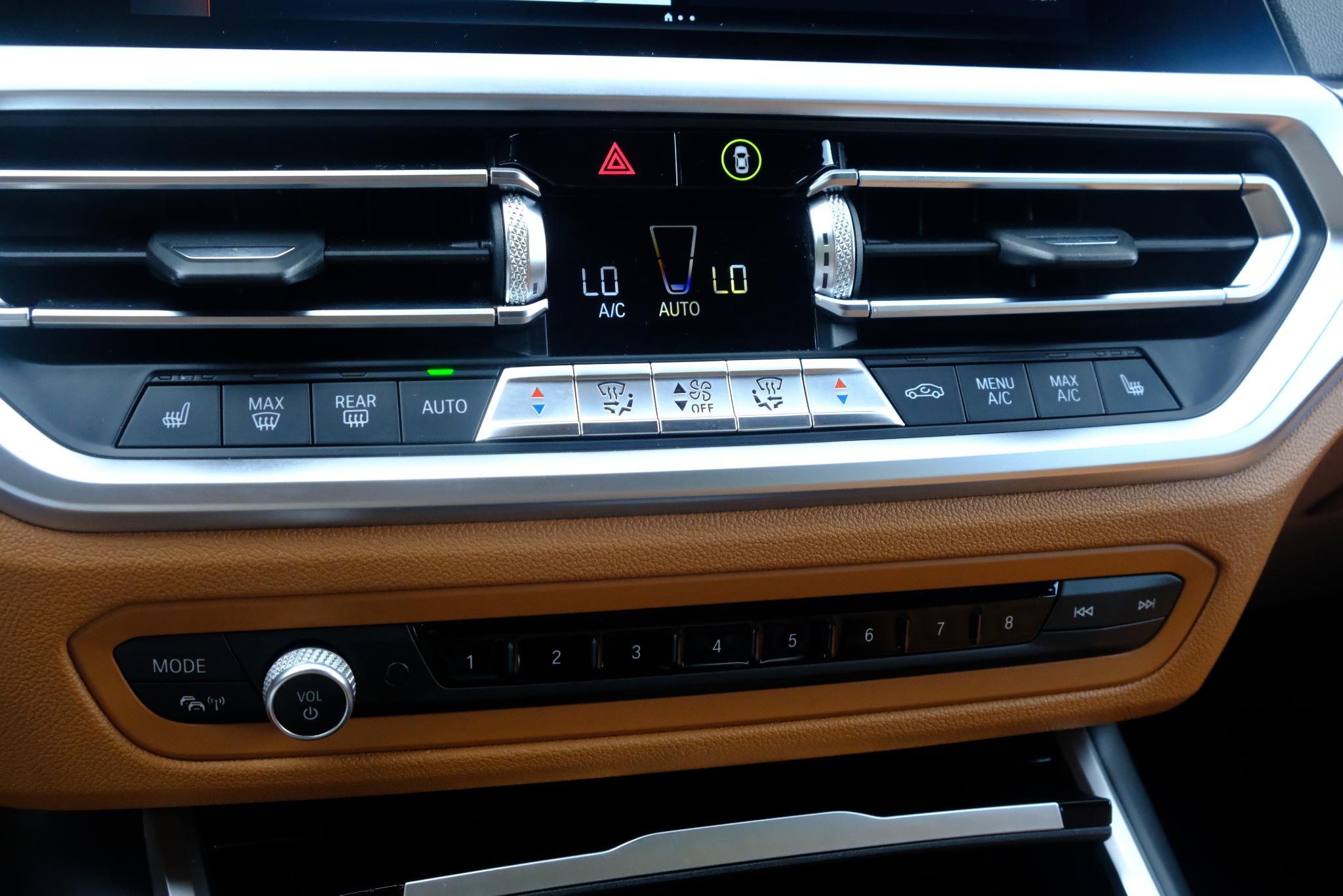 BMW 3-serie 330e eDrive Edition | Navi | App Connect | Climate | Cruise | Camera | Leder | PDC afbeelding 19