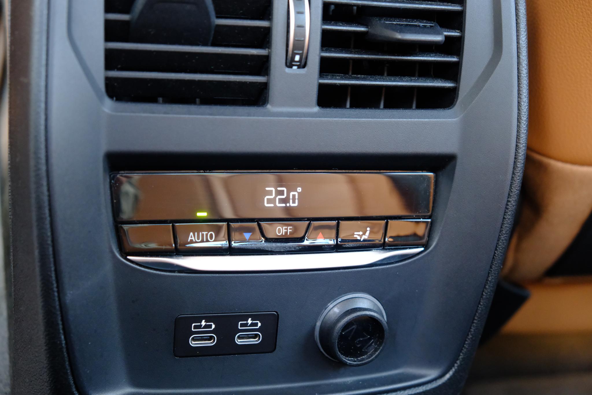 BMW 3-serie 330e eDrive Edition | Navi | App Connect | Climate | Cruise | Camera | Leder | PDC afbeelding 20
