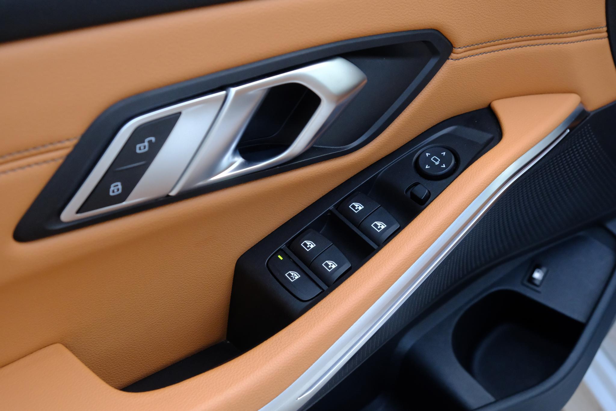 BMW 3-serie 330e eDrive Edition | Navi | App Connect | Climate | Cruise | Camera | Leder | PDC afbeelding 22