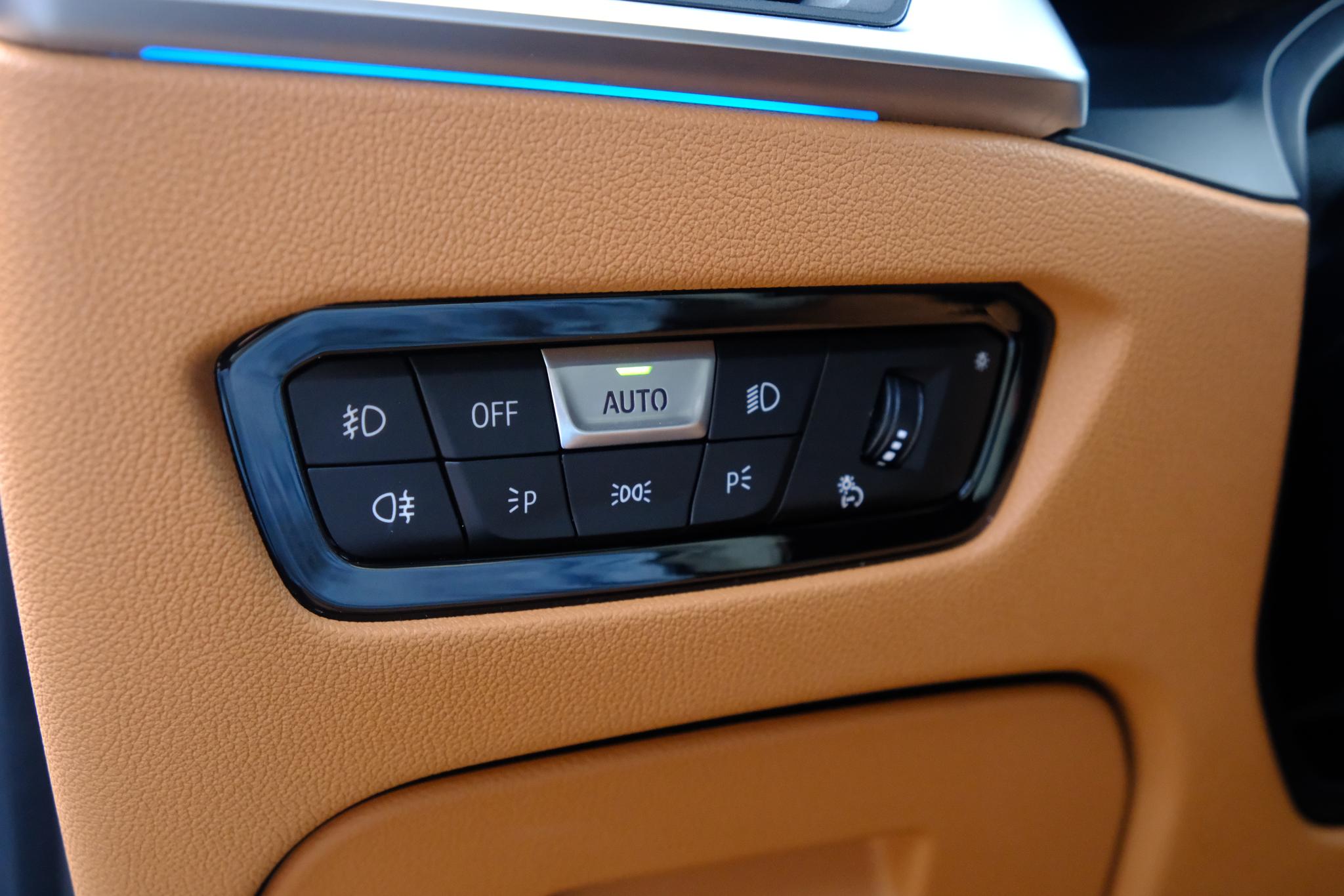 BMW 3-serie 330e eDrive Edition | Navi | App Connect | Climate | Cruise | Camera | Leder | PDC afbeelding 23