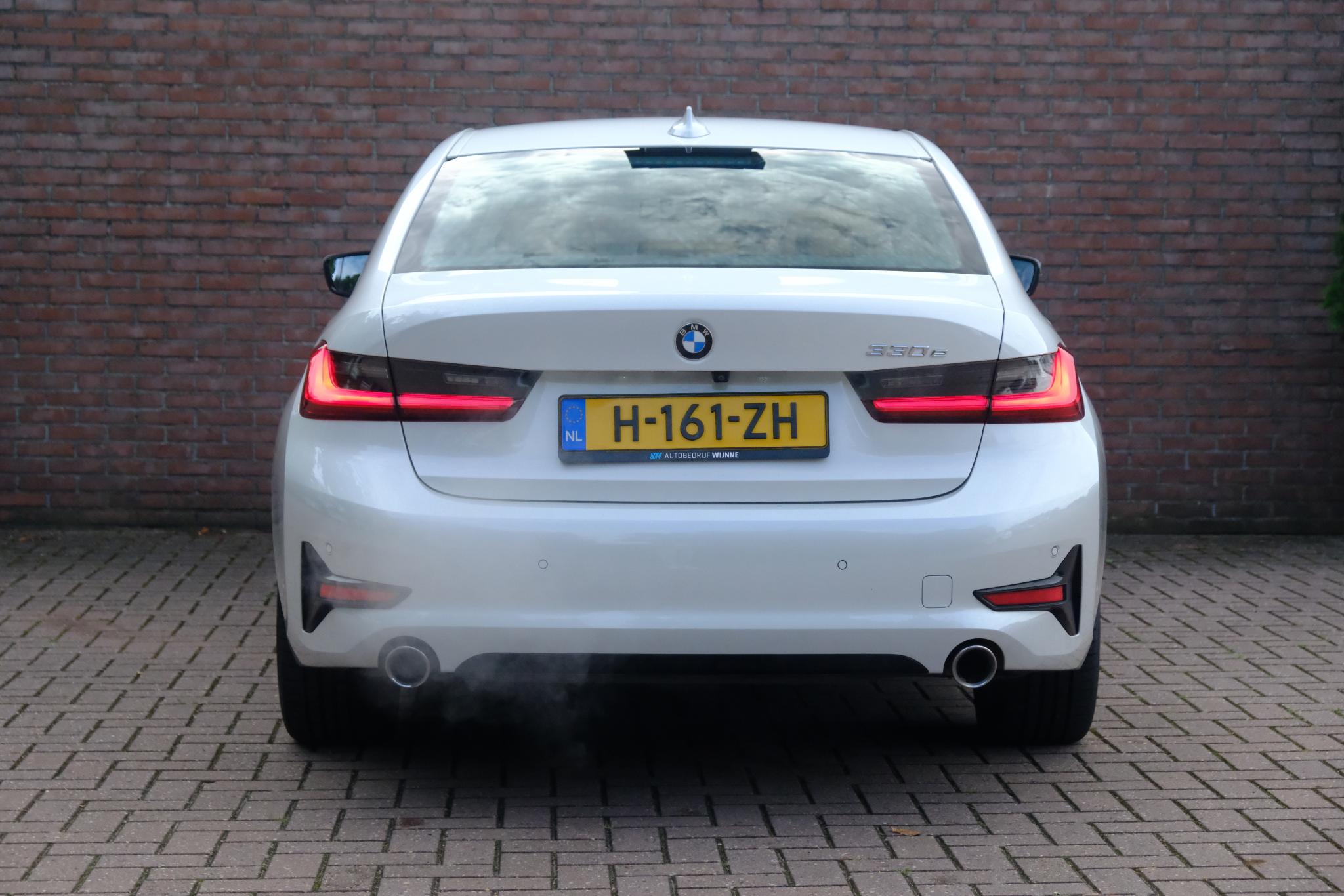 BMW 3-serie 330e eDrive Edition | Navi | App Connect | Climate | Cruise | Camera | Leder | PDC afbeelding 24