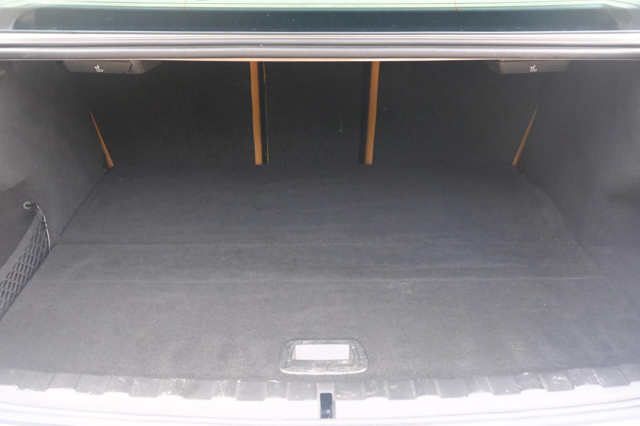 BMW 3-serie 330e eDrive Edition | Navi | App Connect | Climate | Cruise | Camera | Leder | PDC afbeelding 25