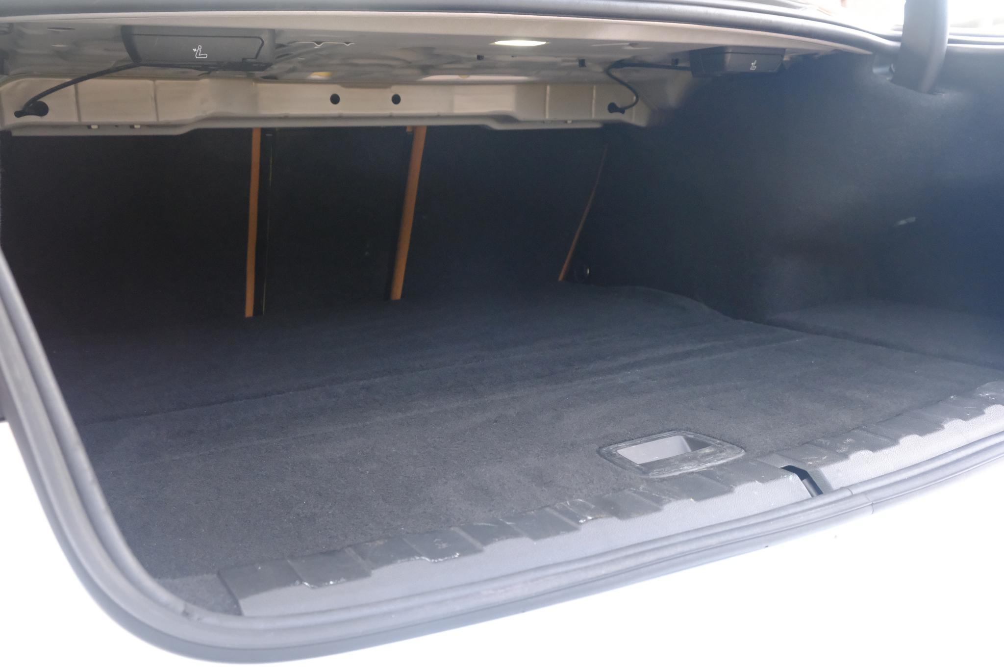 BMW 3-serie 330e eDrive Edition | Navi | App Connect | Climate | Cruise | Camera | Leder | PDC afbeelding 26