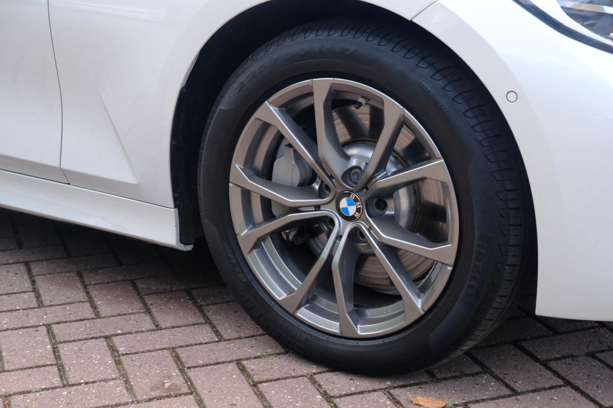 BMW 3-serie 330e eDrive Edition | Navi | App Connect | Climate | Cruise | Camera | Leder | PDC afbeelding 27