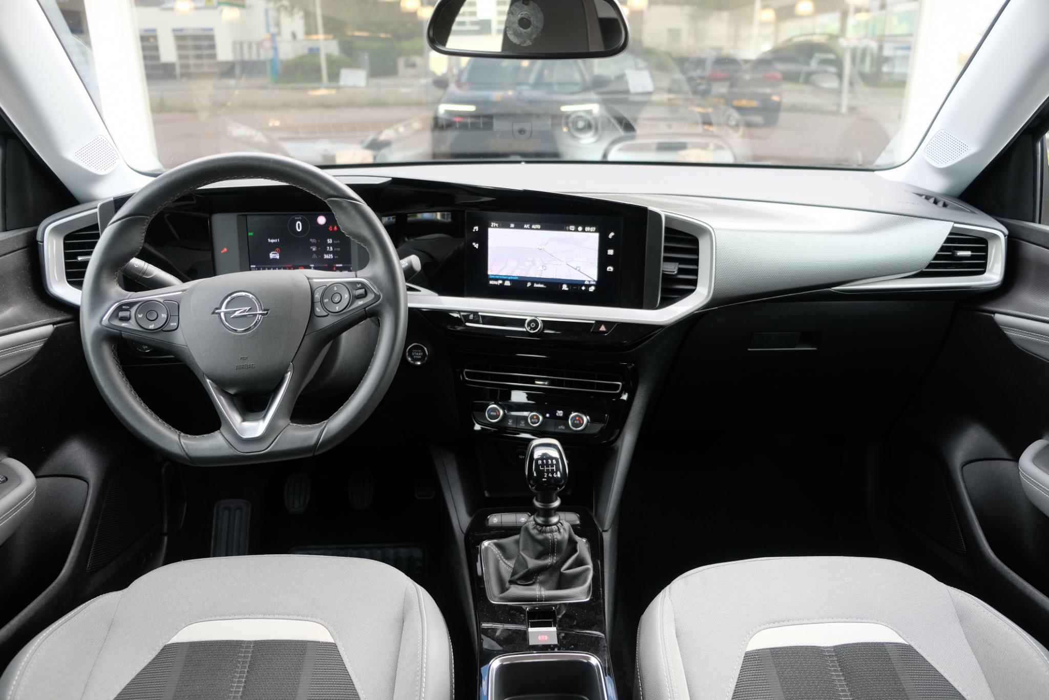Opel Mokka 1.2 Turbo 136pk Elegance | Navi | App Connect | Climate | Cruise | Camera | Blind Spot | Keyless | PDC afbeelding 2