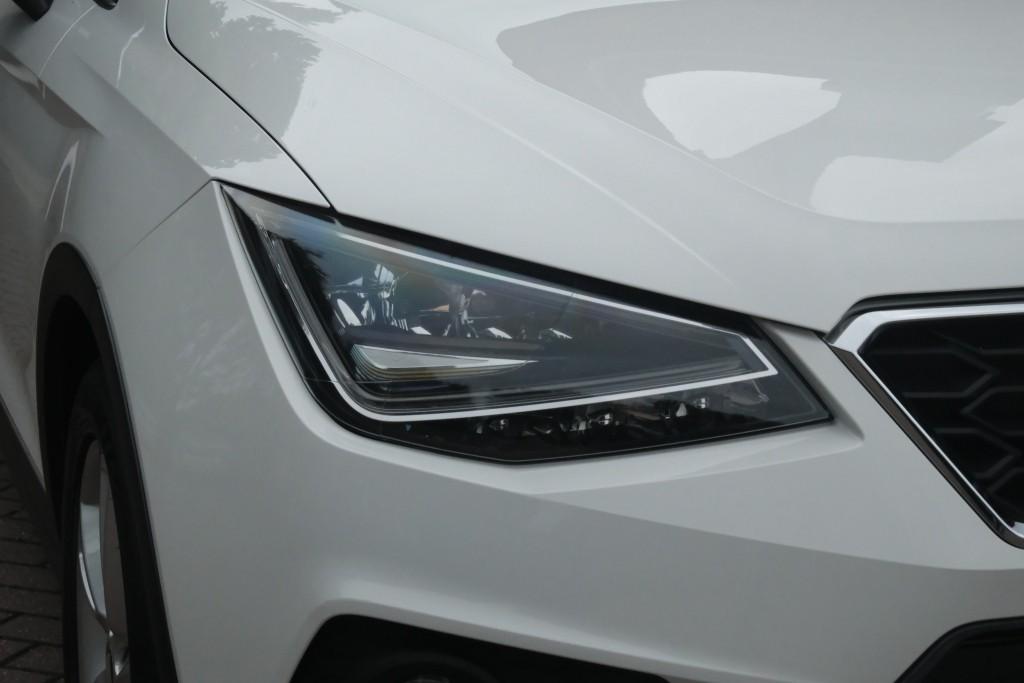 SEAT Arona 1.0 TSi 116pk DSG FR Business Intense | Navi | App Connect | Climate | Adaptive Cruise | Full LED | Stoelverwarming | PDC afbeelding 2