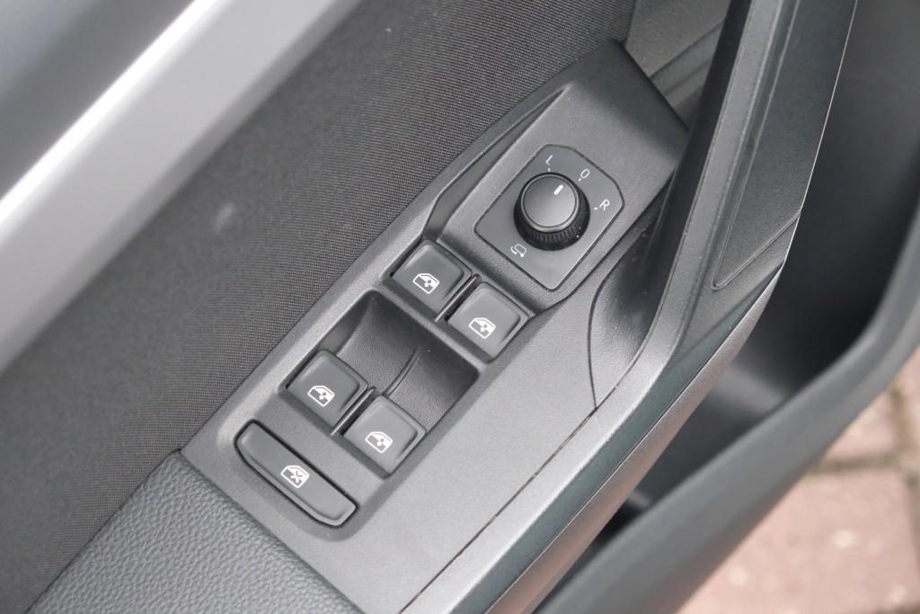 SEAT Arona 1.0 TSi 116pk DSG FR Business Intense | Navi | App Connect | Climate | Adaptive Cruise | Full LED | Stoelverwarming | PDC afbeelding 26